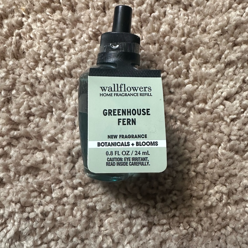 Bath & Body Works Wallflowers Refill Greenhouse Fern - Light Green & Black